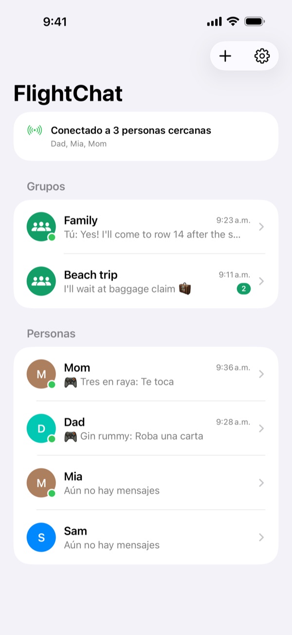 La lista de chats de FlightChat: una tarjeta de estado arriba, luego dos grupos, Family y Beach trip, y una sección Personas con Mom, Dad, Sam y Mia.