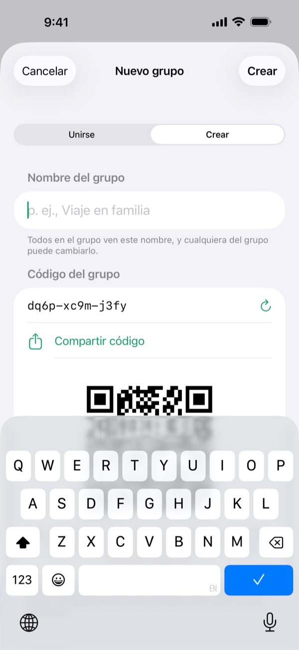 La pantalla Nuevo grupo con el nombre Ski trip, un código generado, el botón Compartir código y el código QR del grupo.